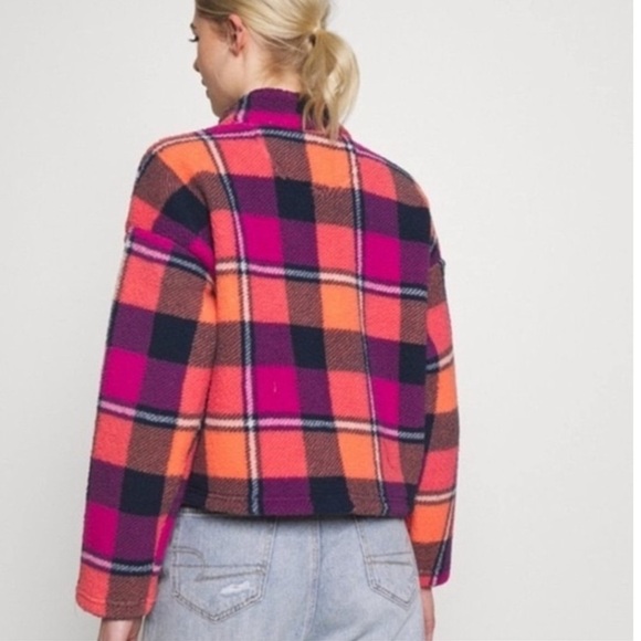 American Eagle Plaid Fleece Pullover Pink Orange cropped woman’s small - Picture 3 of 7